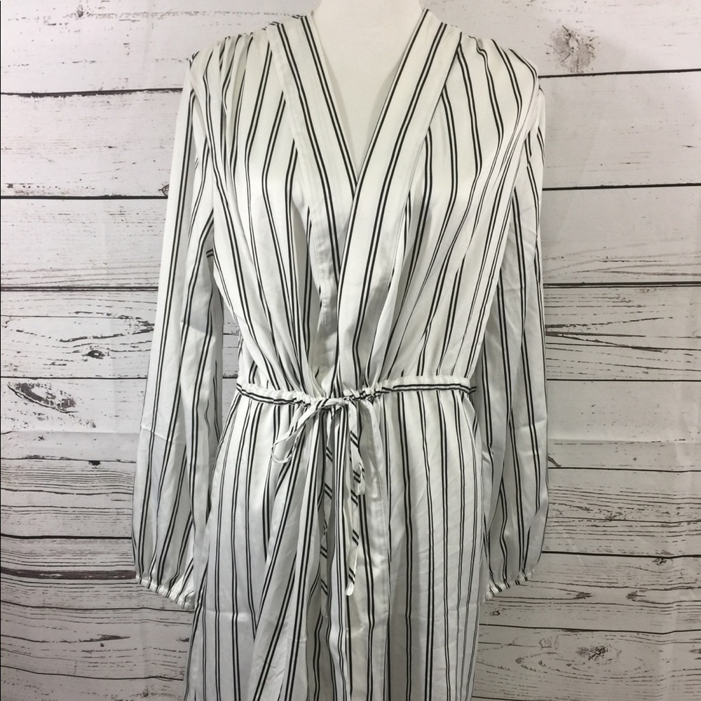 Shimera Women robe long sleeves NWOT